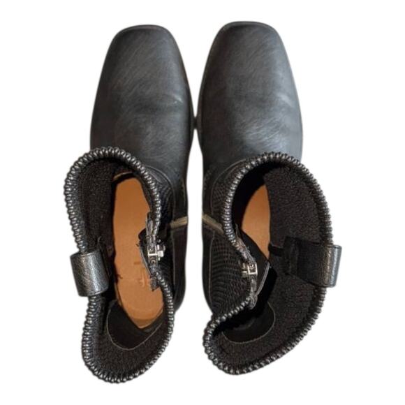 Frye Black Leather Boots | Size 5 - Picture 6 of 10